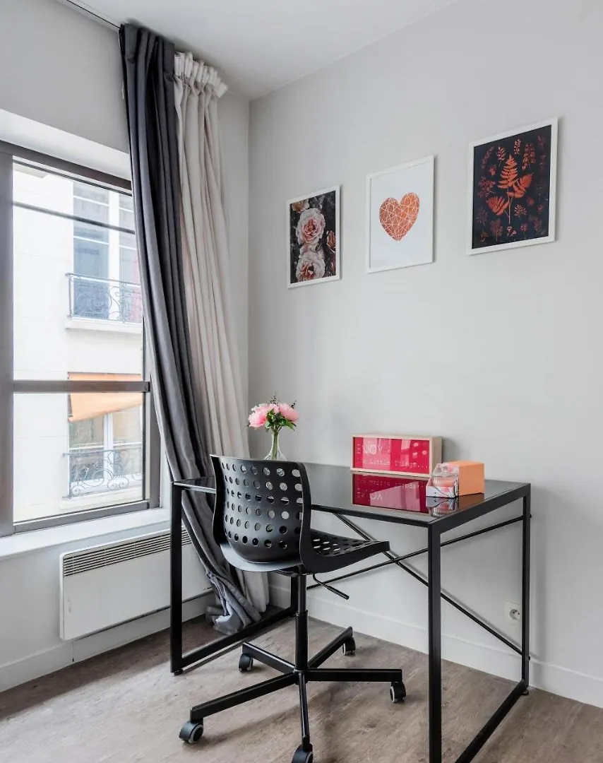 Sweet Home Paris Apartment 0*,